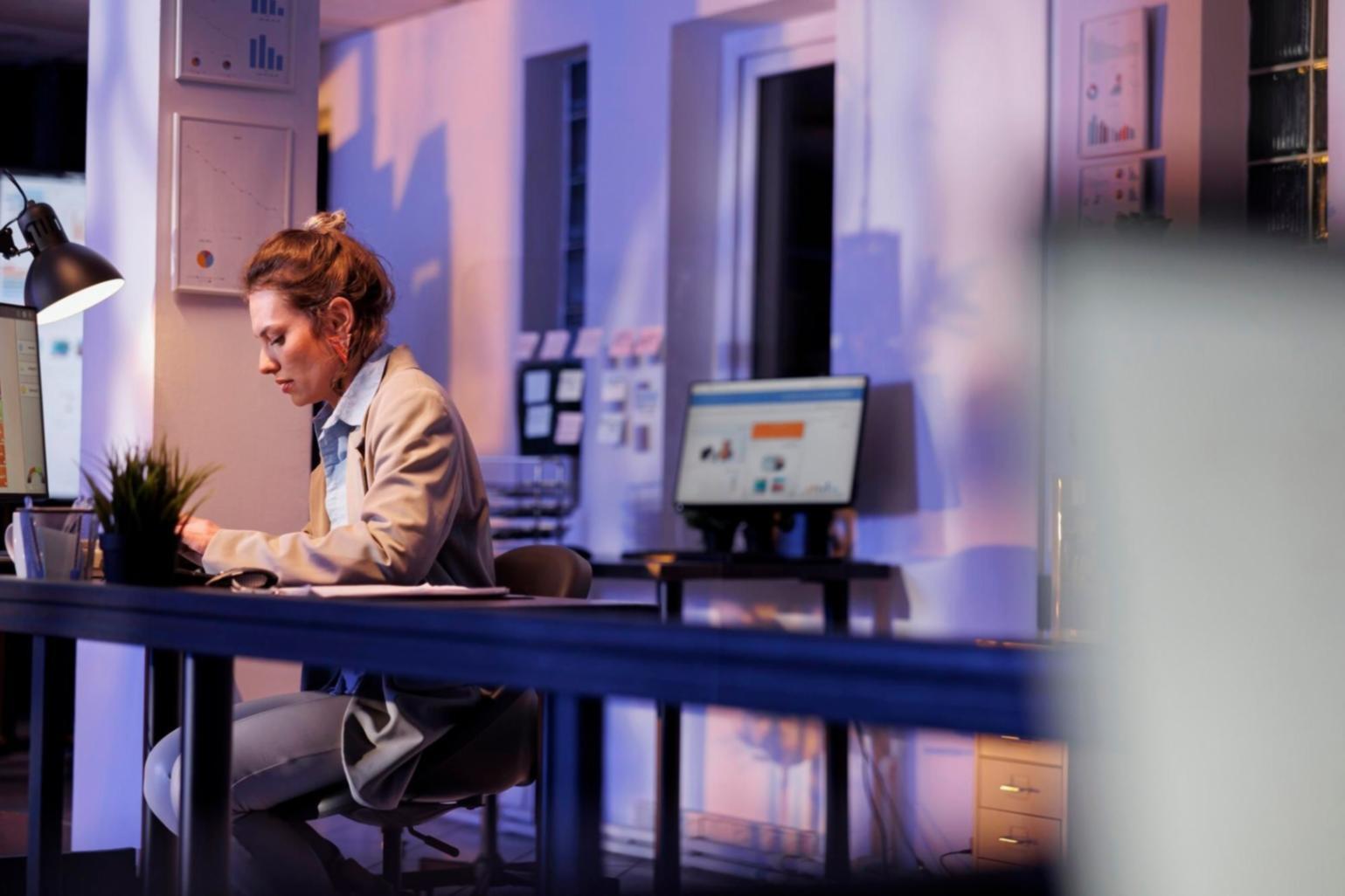 Studenti che collaborano su progetti di sviluppo giochi Python